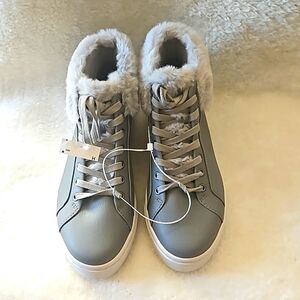 -KOOLABURRA BY UGG Sundell Fuzz Chukka Sneaker Women Size 7.5